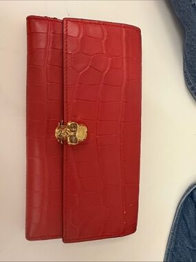 Alexander McQueen Red Croc-Embossed Leather Wallet with Gold Skull Detail